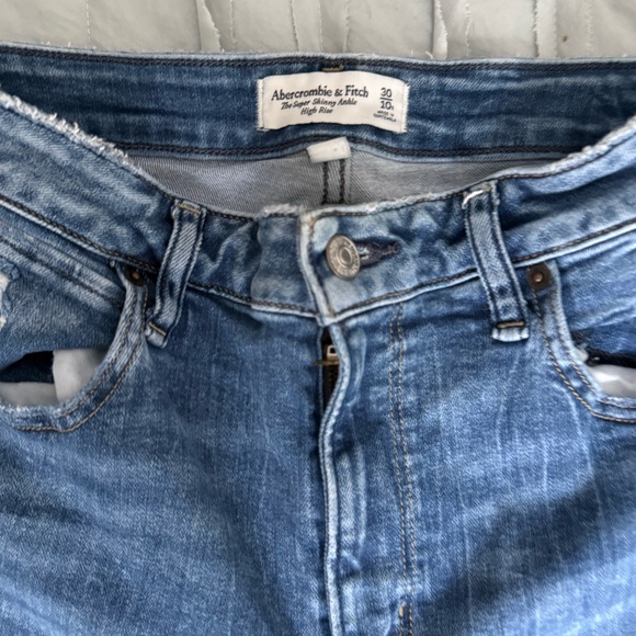 Abercrombie & Fitch Light Blue Denim Jeans - Picture 2 of 4